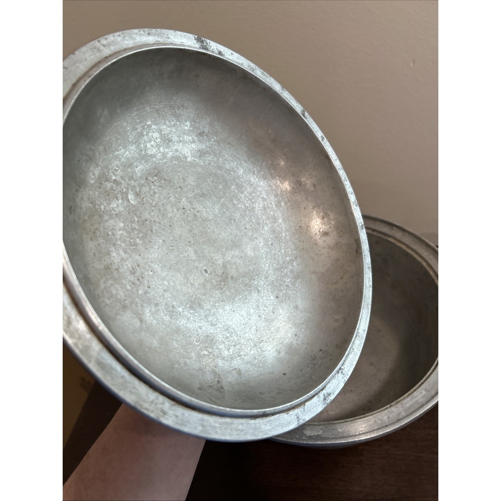 Vintage Silver Seal Century 10" Hammered Cast Aluminum Dutch Oven Pot w/ Lid - Picture 4 of 5